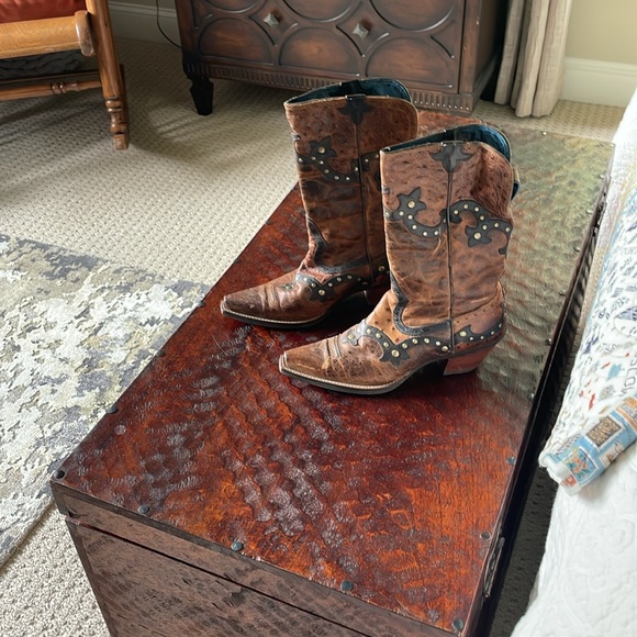 Ariat pair of cowgirl boots!! - Picture 3 of 7